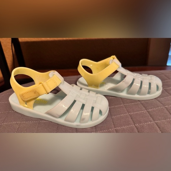 OshKosh B'Gosh - Picture 4 of 7